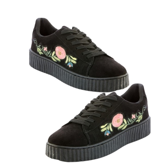 🛑BOGO 1/2🆕Kid’s Suede Embroidered Sneakers **Great Gift Idea - Picture 2 of 7